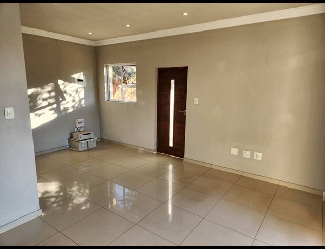 2 BEDROOM FLAT TO LET IN WENDYWOOD
